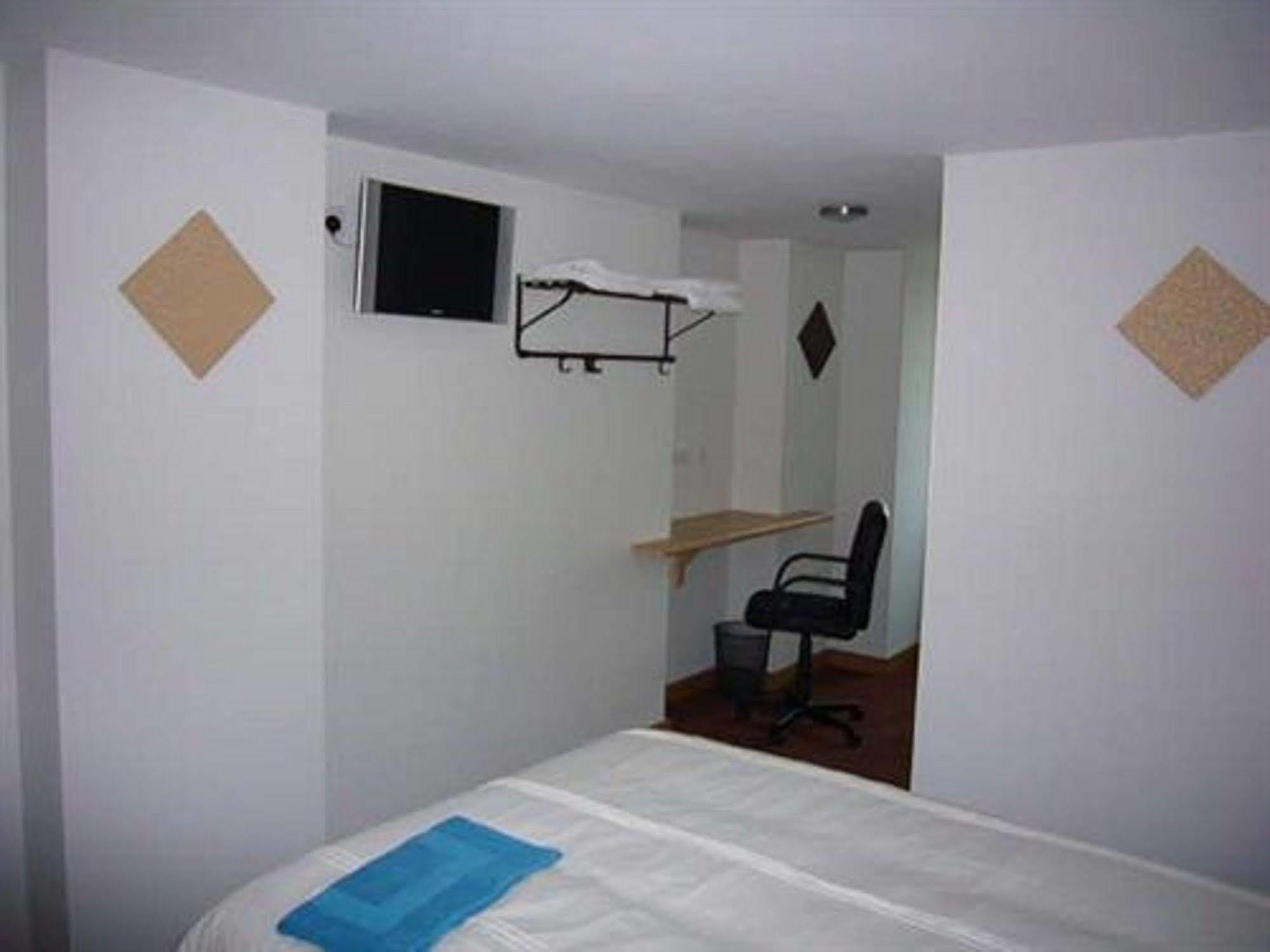 Rosemount Hotel Heathrow Hounslow Exterior foto